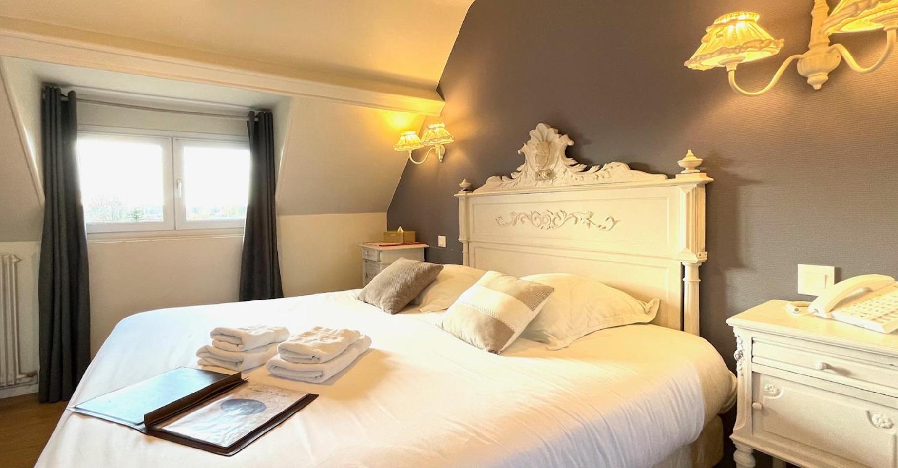 Romantic Superior Double Room Bath,125678880:JPEG